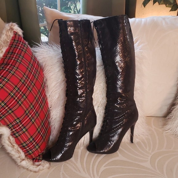 Peek Toe Lace up Snake skin boots - Picture 3 of 11